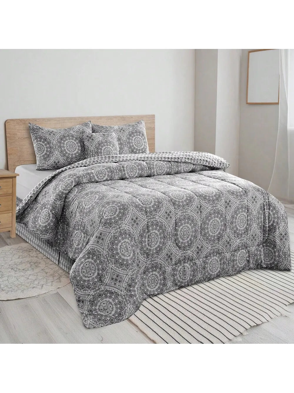 Reversible 5pc Comforter Set,  Microfiber Bed in a Bag, Includes 1 Comforter, 2 Pillow Shams