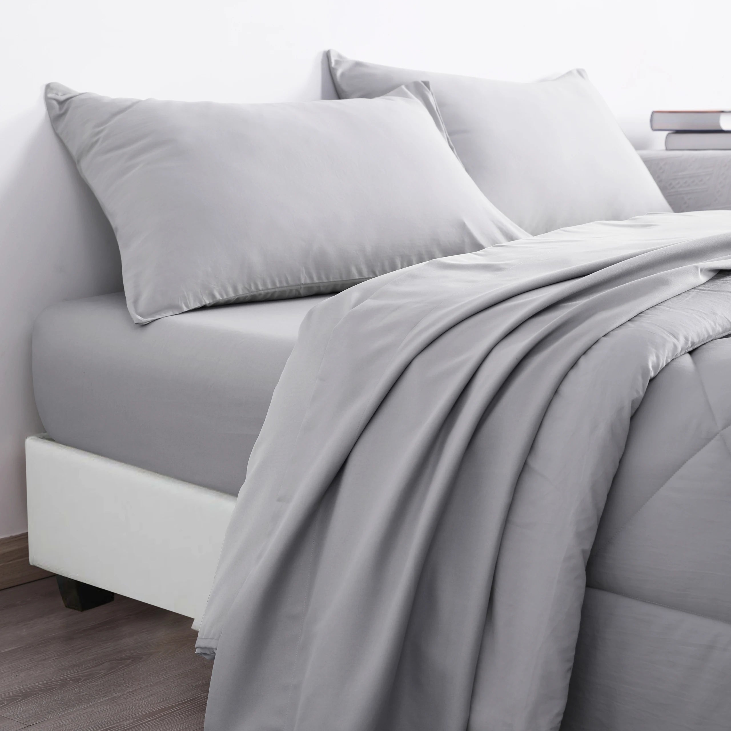 5 Piece Bedding  Breathable Bed , Comforter, Fitted Sheet, Top Sheet and Pillowcases